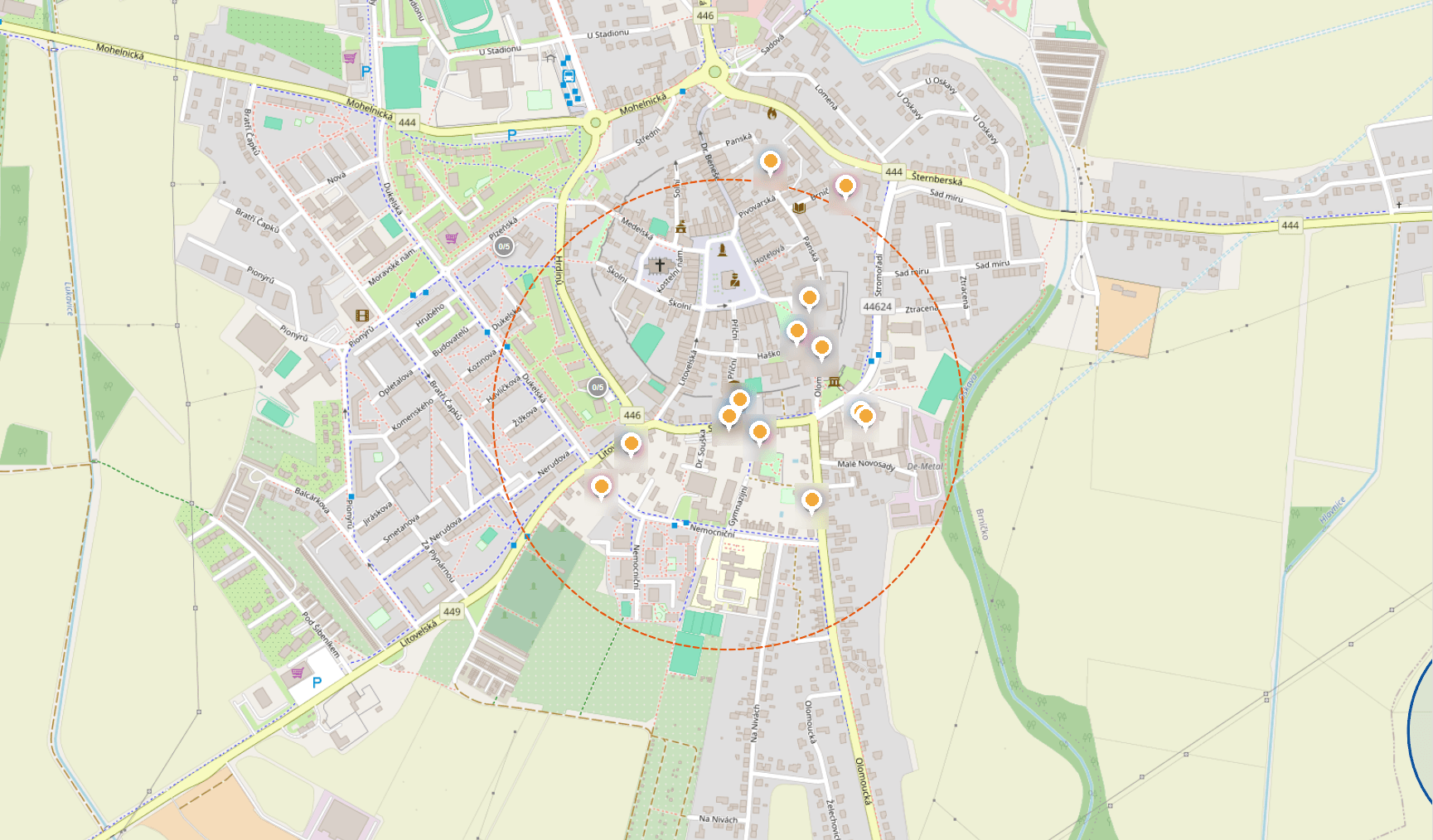 Skutečný výstup nástroje — mapa s vyhodnocenými kandidátními místy v okruhu kolem centra města